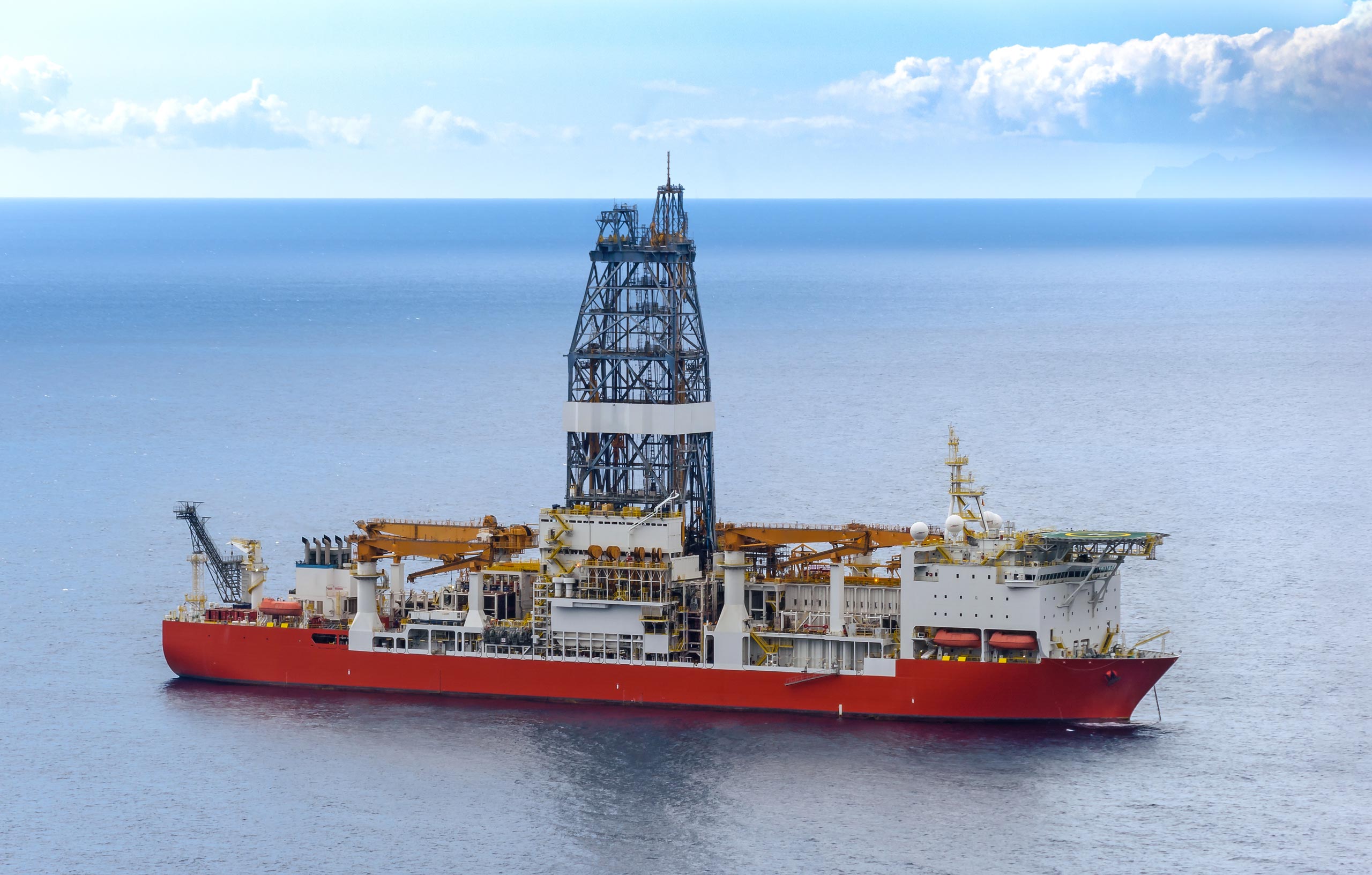 Drillship dynamic positioning